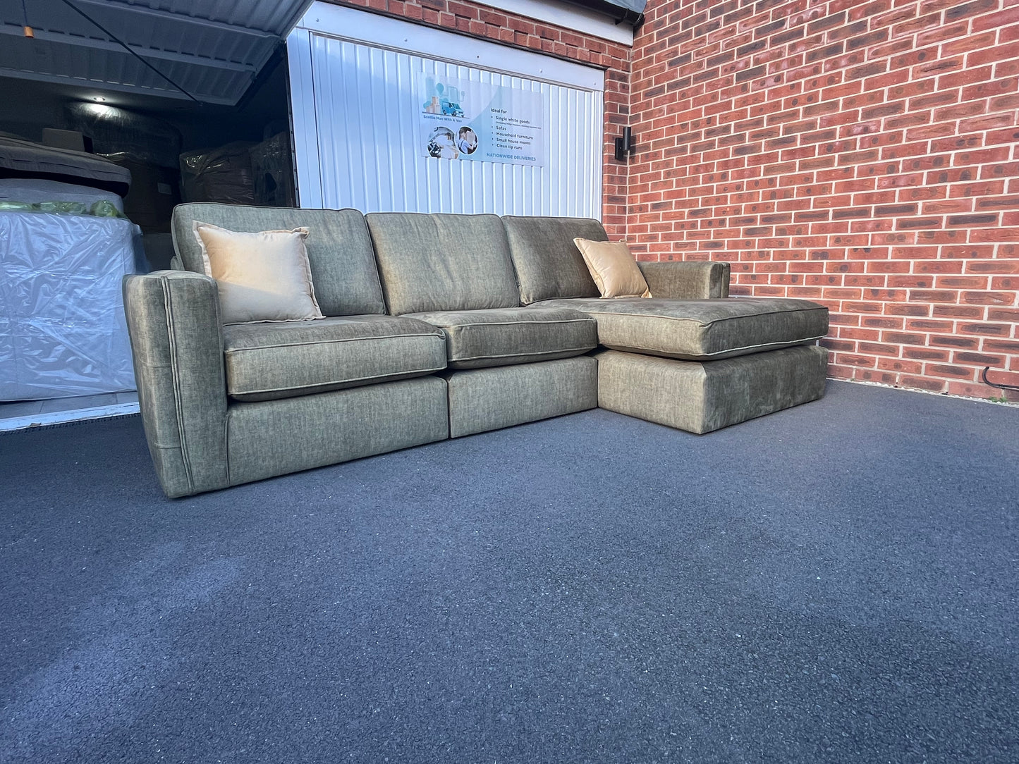Willow jumbo right hand chaise in olive