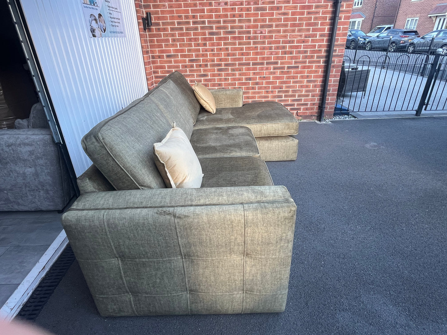 Willow jumbo right hand chaise in olive