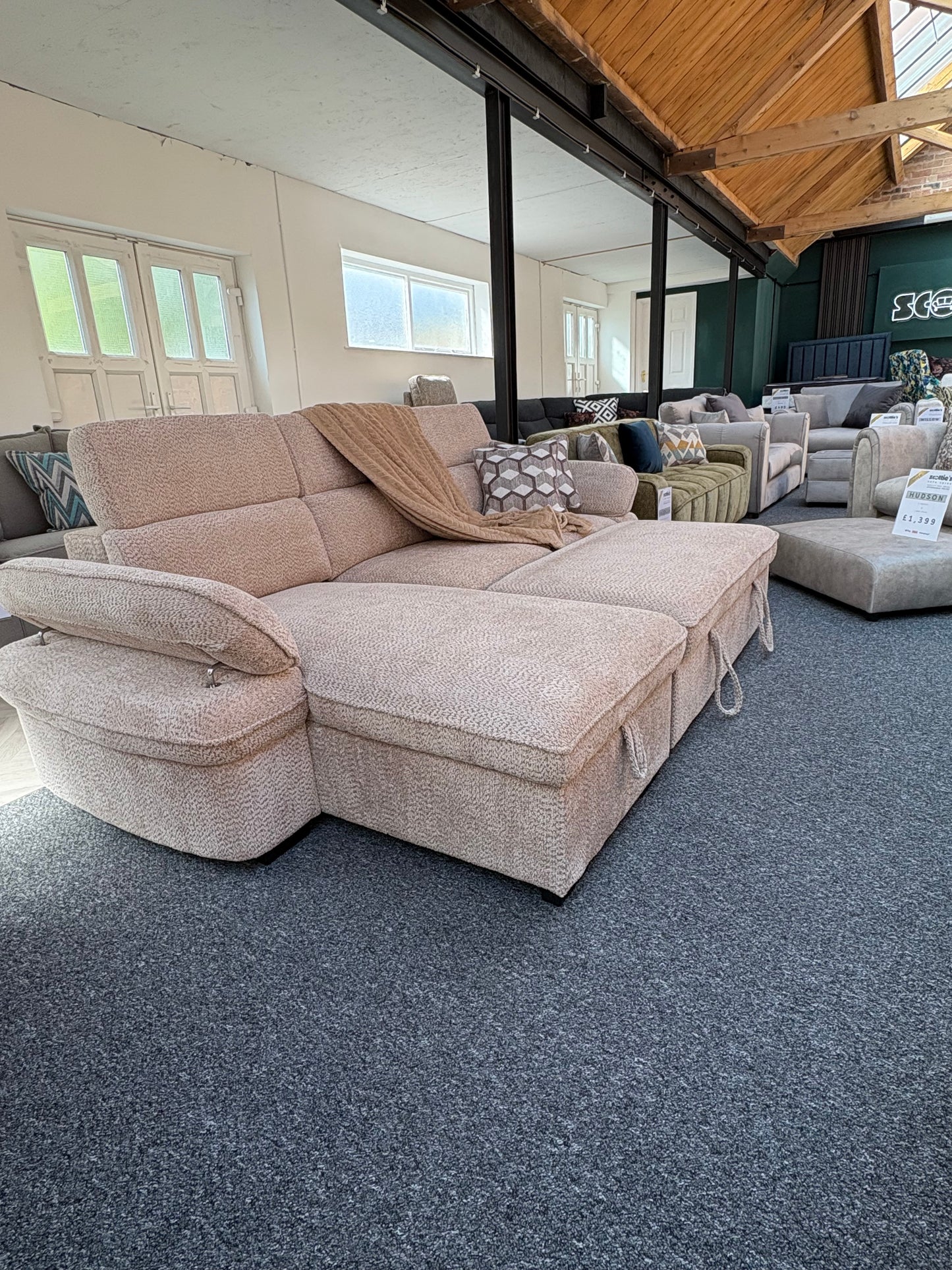 Piza pull out chaise sofa bed